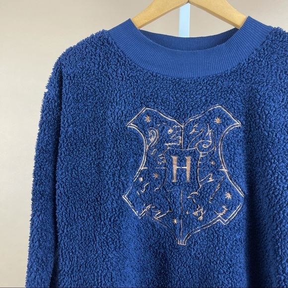 Harry Potter Small Sherpa Hogwarts Crest Pullover Sweatshirt Teddy Faux Fur - Picture 8 of 8
